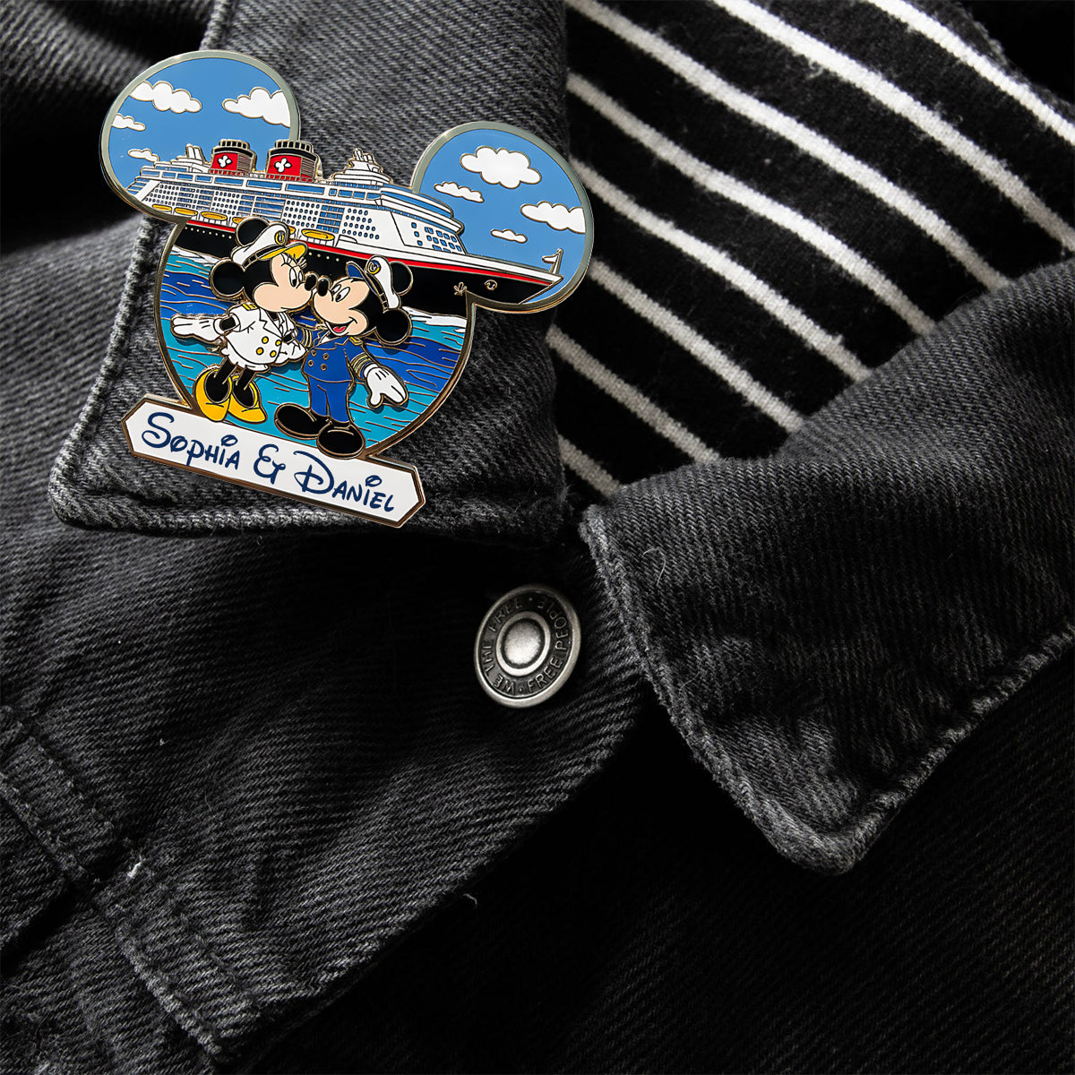Mouse Couple Cruise Trip - Personalized Mouse Pin