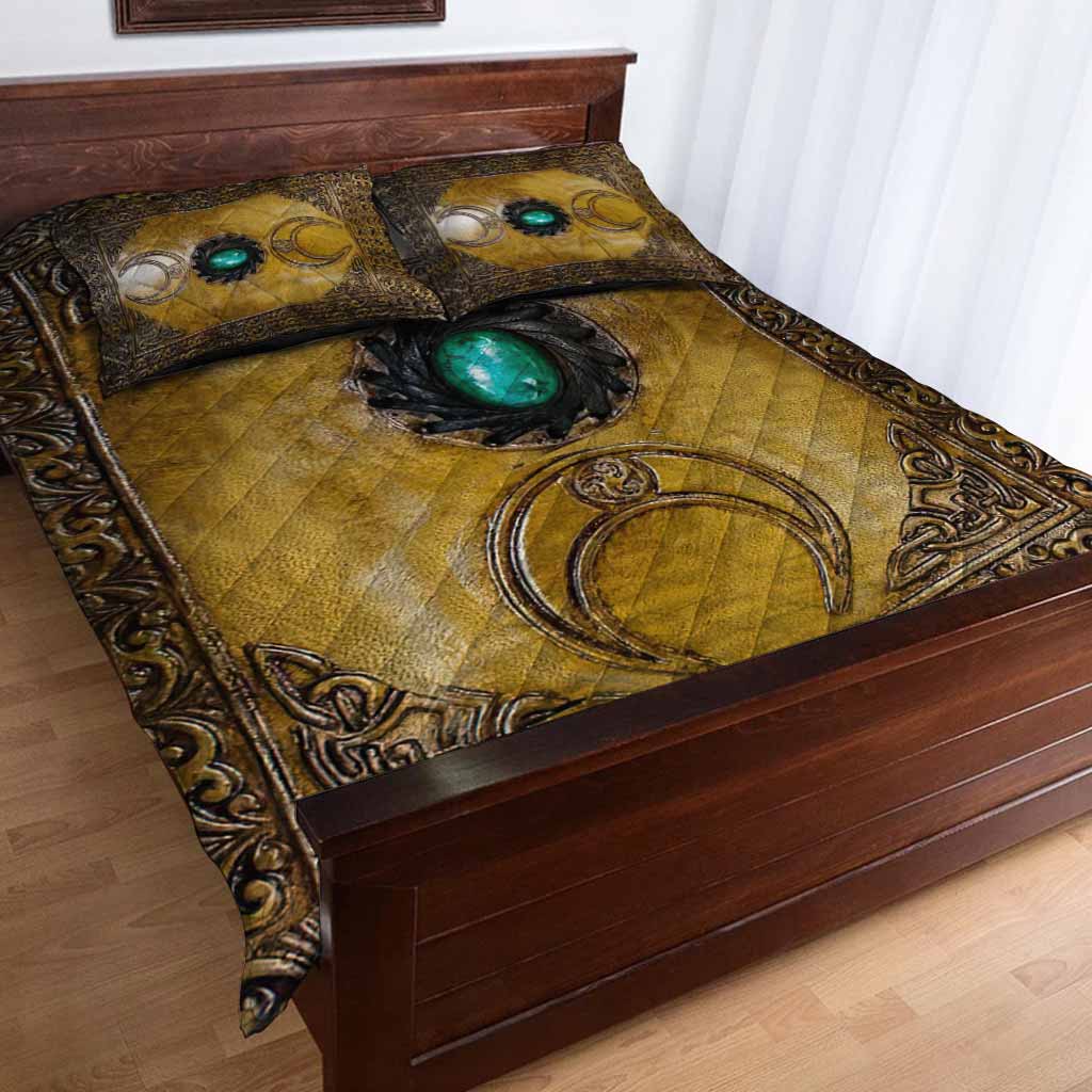 Triple Moon Third Eye Witch Leather Pattern Print Quilt Set
